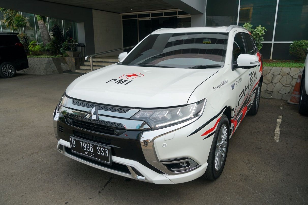 Mitsubishi Outlander PHEV jadi armada penyemprot disinfektan