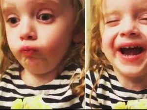 Gemas! Anak Ini Pura-pura Doyan Spaghetti Buatan Ibunya