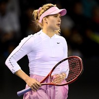 Bukan kali ini saja Genie berkencan dengan penggemarnya. Pada 2017 silam, Genie mengencani penggemarnya bernama John Goehrke yang dikenalnya lewat Twitter.  Foto: (Getty Images/Hannah Peters)