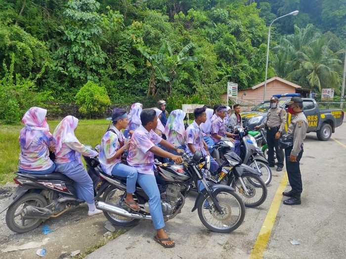 Pelajar dibubarkan polisi gara-gara konvoi saat pandemi corona (dok. Istimewa)