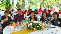 Ini momen ketika Yasonna menikmati jamuan makan di acara ulang tahun Megawati Soekarno Putri. Ia datang ke Bedugul, Bali untuk memperingati momen istimewa ini. Foto: Instagram yasonna.laoly