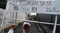 Sementara itu jumlah pasien dalam pengawasan (PDP) dan orang dalam pemantauan (ODP) di Jawa Timur juga mengalami kenaikan. Untuk kategori PDP, saat ini tercatat ada 780 orang. Jumlah itu bertambah sebanyak 63 orang, dari catatan sebelumnya yakni 717 PDP. Sementara untuk ODP, saat ini terdata ada 10.116, jumlah itu bertambah signifikan sebanyak 681 orang, dari catatan kemarin yakni 9.435 ODP.