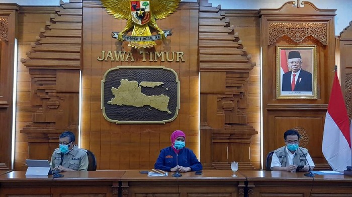 Gubernur Jawa Timur Khofifah jumpa pers di grahadi