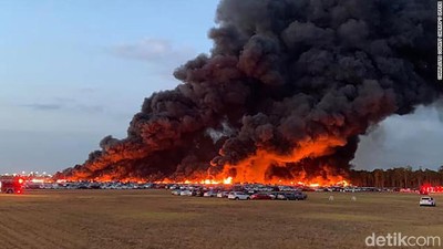 Api Hanguskan 3.500 Mobil di Bandara Florida