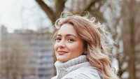 Kalau melihat artis Amanda Rawles pasti kalian nggak akan menyangka kalau dia masih muda banget. Foto: Instagram/@amandarawles