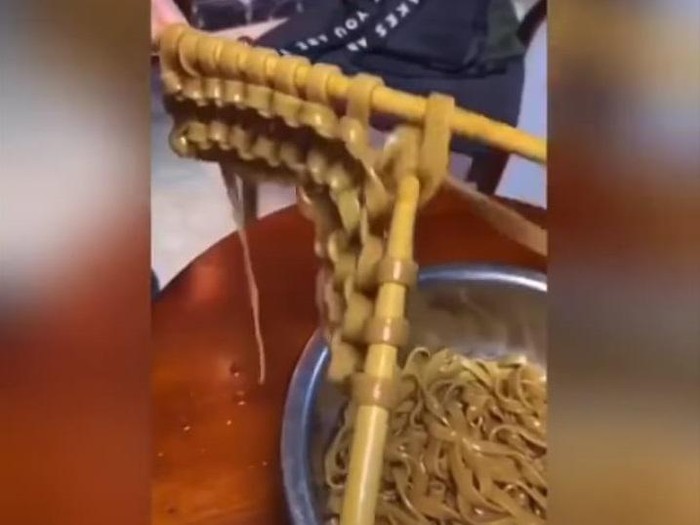 menyulam mie