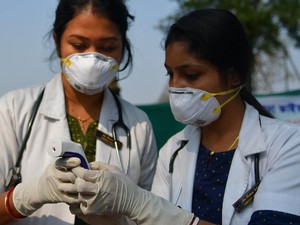 Terlalu! Dokter India Diludahi dan Dilempari Batu Saat Perangi Virus Corona