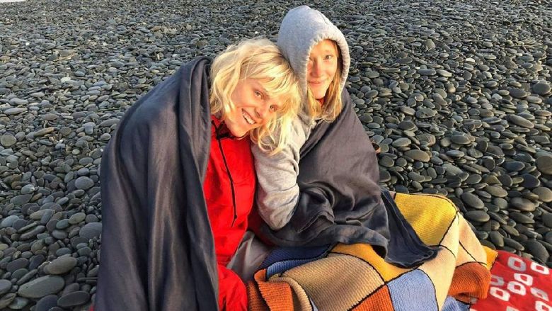 Karolina Madsen dan Emma Kjeldahl Turis belia yang terjebak di Selandia Baru