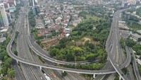 Sebagai informasi, Jumlah pasien positif virus Corona atau COVID-19 di Jakarta terus meningkat setiap harinya. Berdasarkan update data dari website corona.jakarta.go.id pada Minggu (5/4/2020) siang kemarin jumlah kasus positif mencapai angka 1.143 orang.