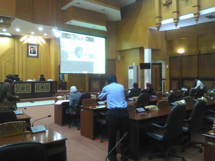 Rapat Covid-19 dengan Wali Kota, Ketua DPRD: Kami Dukung Upaya Bu Risma