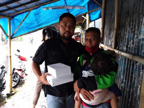 Ojol di Jember Ditemani sang Anak di Tengah Wabah Corona/