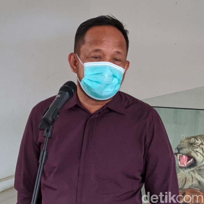 Pemkab Ponorogo menerapkan status tanggap darurat corona. Langkah ini dipilih supaya Pemkab bisa menyiapkan anggaran untuk penanganan dan pencegahan virus corona. Terlebih saat ini ada 3 warga yang positif corona.