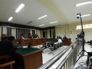 Sidang Vonis Bupati Kudus, Hakim hingga Terdakwa Bermasker