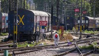 Jaringan kereta api India merupakan jaringan kereta tertua di Asia. Penghentian sementara operasional ini menjadi momen pertama dalam 167 tahun terakhir.