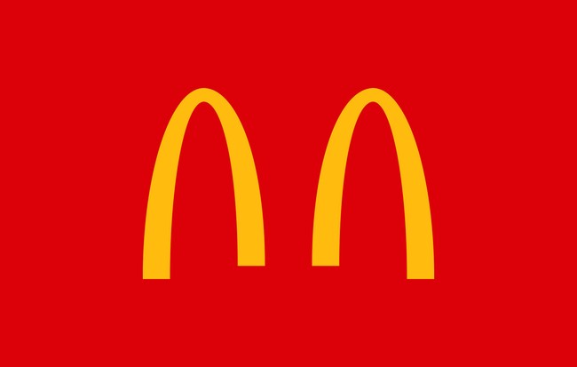 Brand besar dunia ikut mengampanyekan gerakan social distancing dan #dirumahaja demi mencegah penyebaran virus corona. Beberapa gerai McDonalds pun memisahkan logo M ikonik mereka jadi berjauhan. Foto: Istimewa