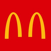 Brand besar dunia ikut mengampanyekan gerakan social distancing dan #dirumahaja demi mencegah penyebaran virus corona. Beberapa gerai McDonalds pun memisahkan logo M ikonik mereka jadi berjauhan. Foto: Istimewa