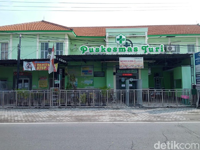 Salah seorang pegawai Puskesmas Turi, Lamongan positif corona. Maka pelayanan kesehatan ditutup selama 7 hari ke depan.