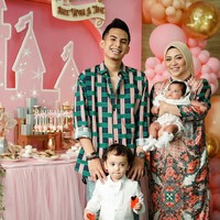 Tak hanya itu saja, Rachel Vennya juga mematikan kolom komentar di unggahan terbarunya. Hal itu tentunya membuat tak sedikit orang yang bertanya-tanya, apakah Rachel saat ini benar-benar sudah memutuskan melepaskan hijabnya atau tidak. Foto: instagram @rachelvennya