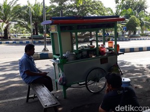 Jerit Pedagang Kecil Selama Social Distancing: Ketemu Beras, Nggak Ketemu Iwak