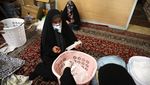 Melihat Semangat Relawan Wanita Perang Lawan Corona di Iran