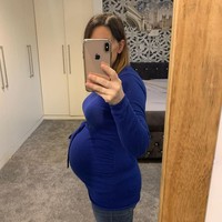 Pada 20 Oktober 2019, Sue Radford mengumumkan dia sedang hamil anaknya yang ke-22. Inilah penampilannya saat usia kehamilannya sudah 28 minggu atau sekitar tujuh bulan. Kehamilan Sue ini mengejutkan para penggemar reality show mereka karena sebelumnya Sue dan Noel sempat mengatakan bahwa mereka tidak akan menambah anak lagi setelah kelahiran anaknya yang terakhir pada 2018. Foto: Instagram @theradfordfamily