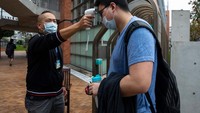 Taiwan mengajarkan bahwa tak ada intervensi tunggal yang bisa mengendalikan pandemi COVID-19. Penyakit akibat virus corona baru ini bisa dikendalikan dengan kombinasi intervensi yang tepat yang diambil dalam waktu cepat.