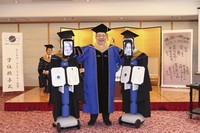 Di tengah pandemi virus Corona, Jepang telah selangkah lebih maju dalam memecahkan masalah bagaimana membuat acara publik seperti wisuda kelulusan bebas risiko. Begini potretnya.