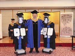 Robot Ini Gantikan Acara Kelulusan Wisuda di Jepang