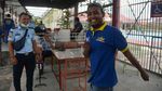 Senyum Bahagia Napi Usai Bebas Gegara Corona