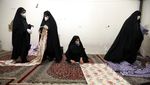Melihat Semangat Relawan Wanita Perang Lawan Corona di Iran