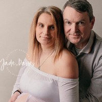 Sue hamil pertamakali saat usianya masih sangat muda, 14 tahun. Dan Noel saat itu berusia 25 tahun. Selama perjalanan mereka menjadi orangtua, keduanya sempat kehilangan seorang anak. Sue keguguran pada Juli 2014 saat kehamilannya memasuki usia 21 minggu. Foto: Instagram @theradfordfamily