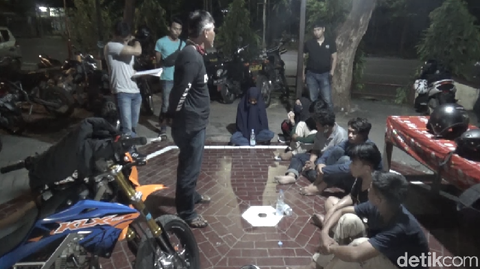 Polisi amankan rejama di Makassar cegah Corona