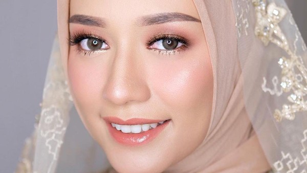 Foto: Inspirasi Hijab Siraman Hingga Akad Mega Iskanti yang Nikah Tanpa Tamu