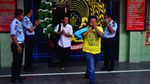 Senyum Bahagia Napi Usai Bebas Gegara Corona