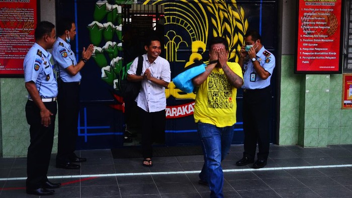 Senyum Bahagia Napi Usai Bebas Gegara Corona