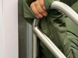 Bermacam Cara agar Tangan Tak Sentuh Benda