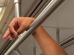 Bermacam Cara agar Tangan Tak Sentuh Benda