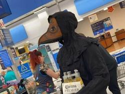 Ragam Aksi Nyeleneh Warga Dunia Lindungi Diri dari Corona