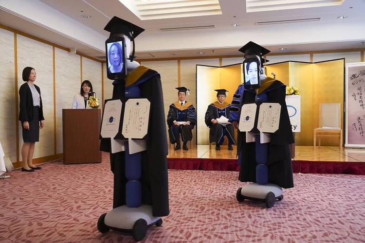 Di tengah pandemi virus Corona, Jepang telah selangkah lebih maju dalam memecahkan masalah bagaimana membuat acara publik seperti wisuda kelulusan bebas risiko. Begini potretnya.