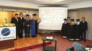 Warga Jepang telah memikirkan bagaimana untuk menjalani kehidupan mereka secara normal dalam keadaan krisis seperti saat ini. Hebat yaa...