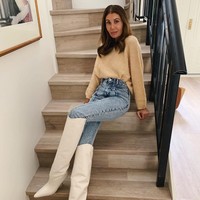 Kebanyakan orang akan memilih busana kasual yang nyaman saat karantina di rumah. Apalagi ketika mereka harus membereskan rumah dan melakukan tugas-tugas lainnya. Tapi tampaknya tidak untuk sosialita Lissy Graham. Foto: Instagram @lissygraham