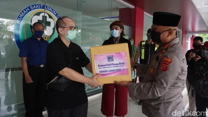 Master Limbat donasikan APD untuk tenaga medis di Cianjur
