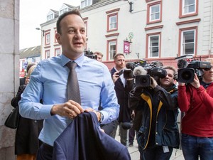 PM Irlandia Gabung dengan Tim Medis untuk Tangani Pasien Virus Corona