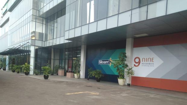 Akses pintu masuk RS Siloams dan apartemen 9 Nine Residence tampak berdampingan (dok. istimewa)