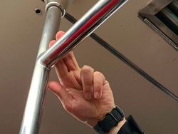 Bermacam Cara agar Tangan Tak Sentuh Benda