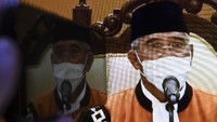 Dalam pemilihan Ketua MA juga nampak yang hadir mengenakan masker.
