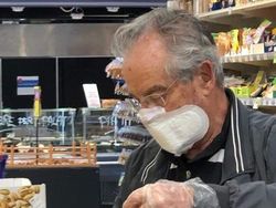 Ragam Aksi Nyeleneh Warga Dunia Lindungi Diri dari Corona