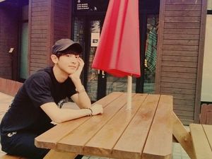 Pesona Tampan Park Chanyeol Terlihat Lewat Momen Kulinernya
