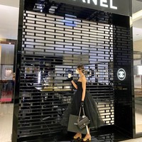 Sosialita asal Australia Melissa Graham atau yang dikenal sebagai Lissy jadi perbincangan karena serangkaian foto Instagram-nya. Beberapa hari ini Lissy mengunggah foto-foto yang menampilkan dirinya sedang melakukan berbagai aktivitas di rumah selama karantina diri. Foto: Instagram @lissygraham