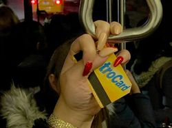 Bermacam Cara agar Tangan Tak Sentuh Benda